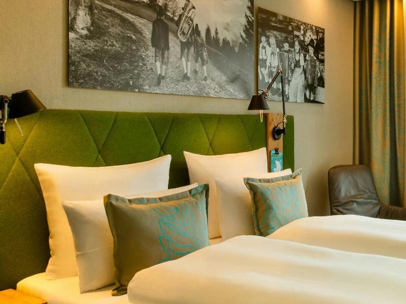 Motel One Salzburg-Süd image