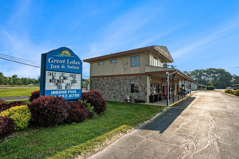 Great Lakes Inn and Suites image