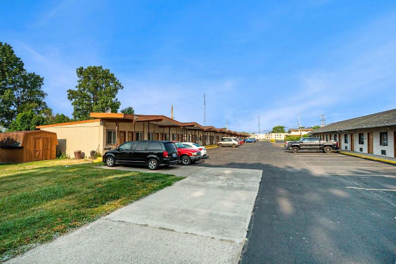 Great Lakes Inn and Suites image