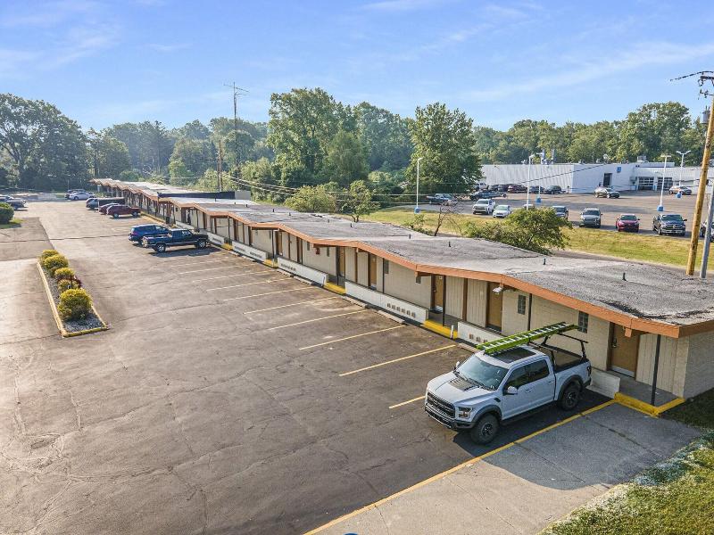 Great Lakes Inn and Suites image