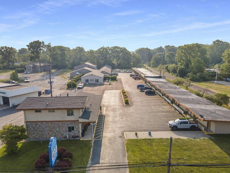 Great Lakes Inn and Suites image