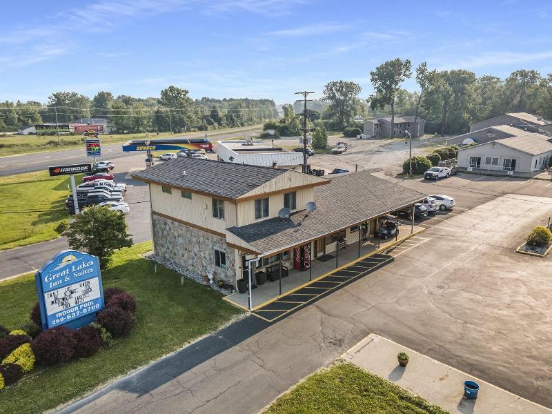 Great Lakes Inn and Suites image