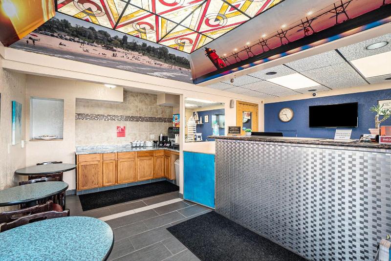 Great Lakes Inn and Suites image