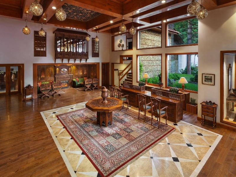 Welcomhotel Pine N Peak Pahalgam