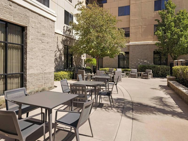 Courtyard Sacramento Midtown image