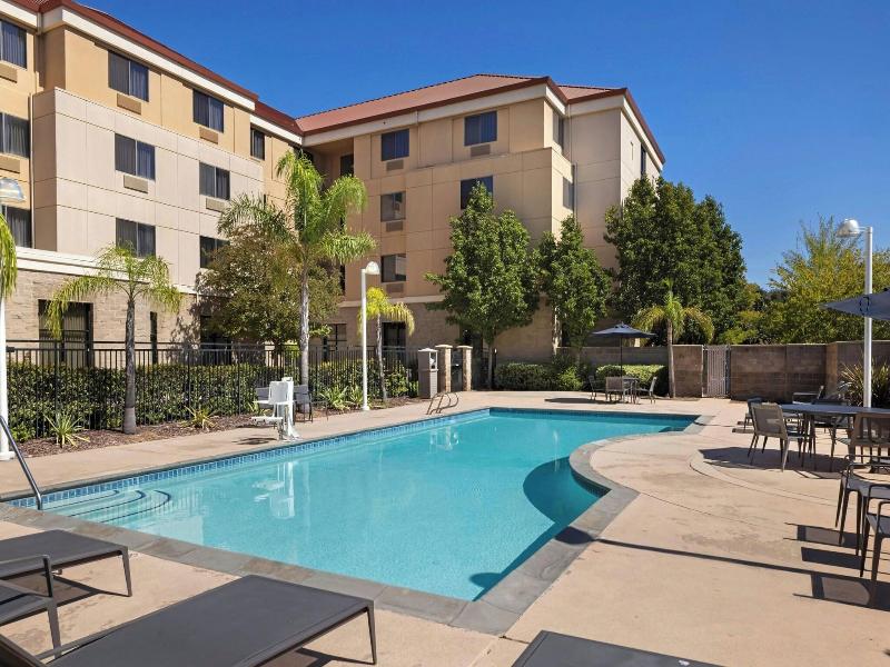 Courtyard Sacramento Midtown image