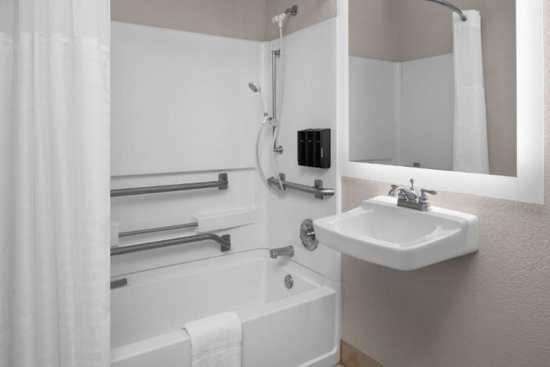 Larkspur Landing Extended Stay Suites Sacramento image