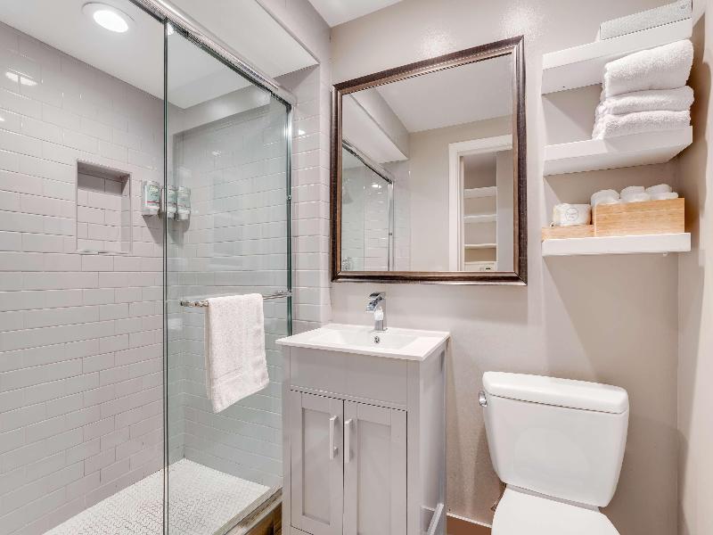 Sather Berkeley SureStay Collection by BW image