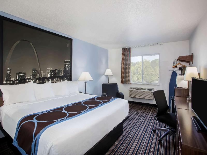 Super 8 By Wyndham Washington image