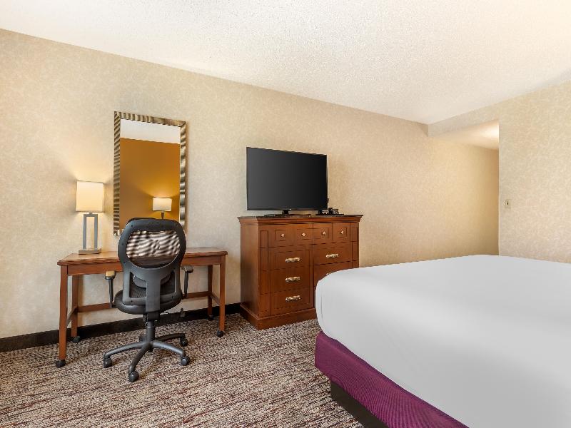 Drury Inn & Suites Near Forest Park image