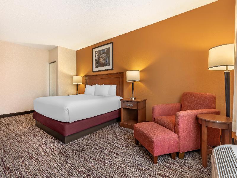 Drury Inn & Suites Near Forest Park image