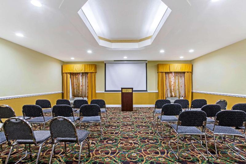 La Quinta Inn & Suites North Mobile - Satsuma image
