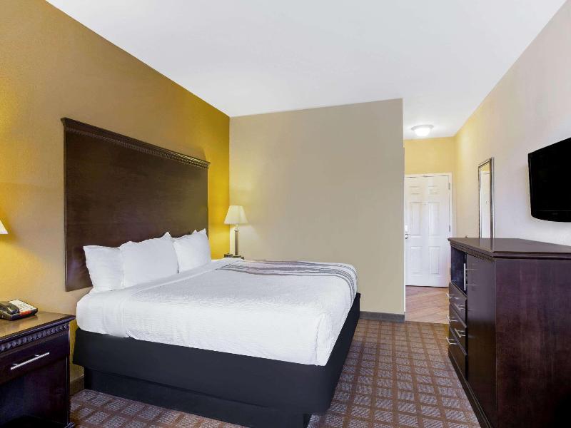 La Quinta Inn & Suites North Mobile - Satsuma image