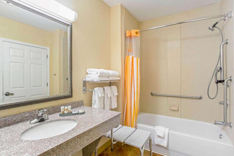 La Quinta Inn & Suites North Mobile - Satsuma image
