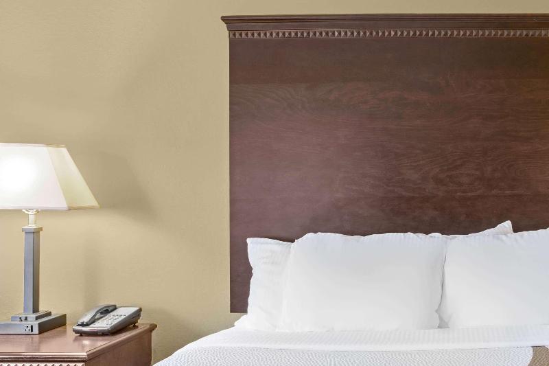La Quinta Inn & Suites North Mobile - Satsuma image