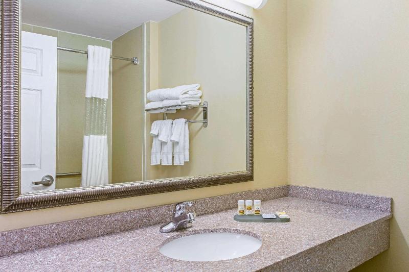La Quinta Inn & Suites North Mobile - Satsuma image