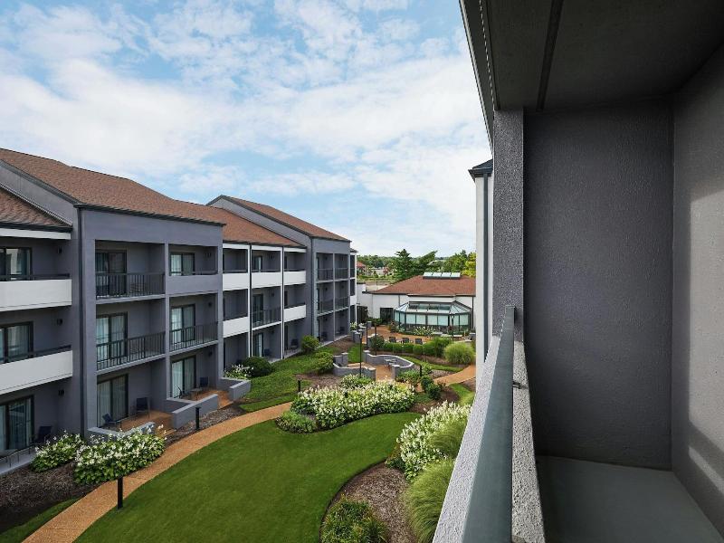 Courtyard St. Louis Westport Plaza image