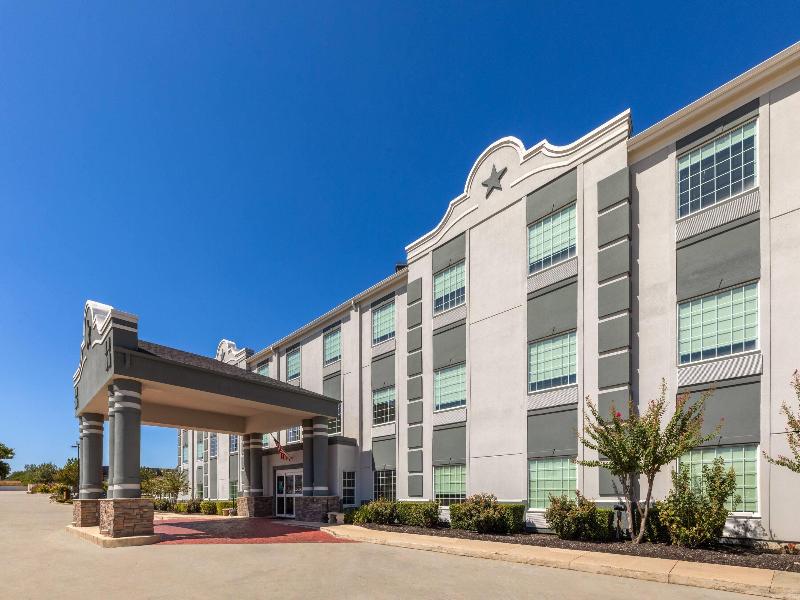 Super 8 By Wyndham San Antonio/Alamodome Area image