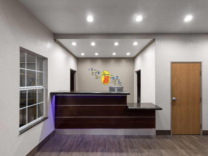 Super 8 By Wyndham San Antonio/Alamodome Area image