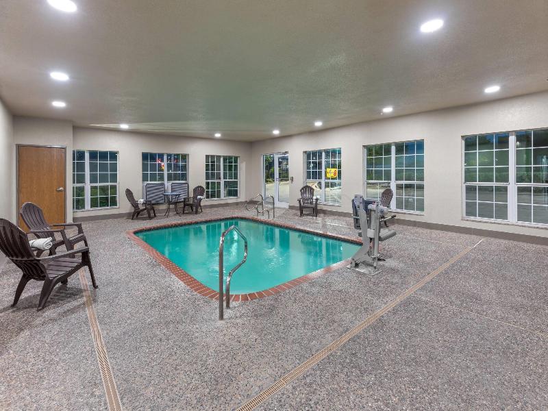 Super 8 By Wyndham San Antonio/Alamodome Area image
