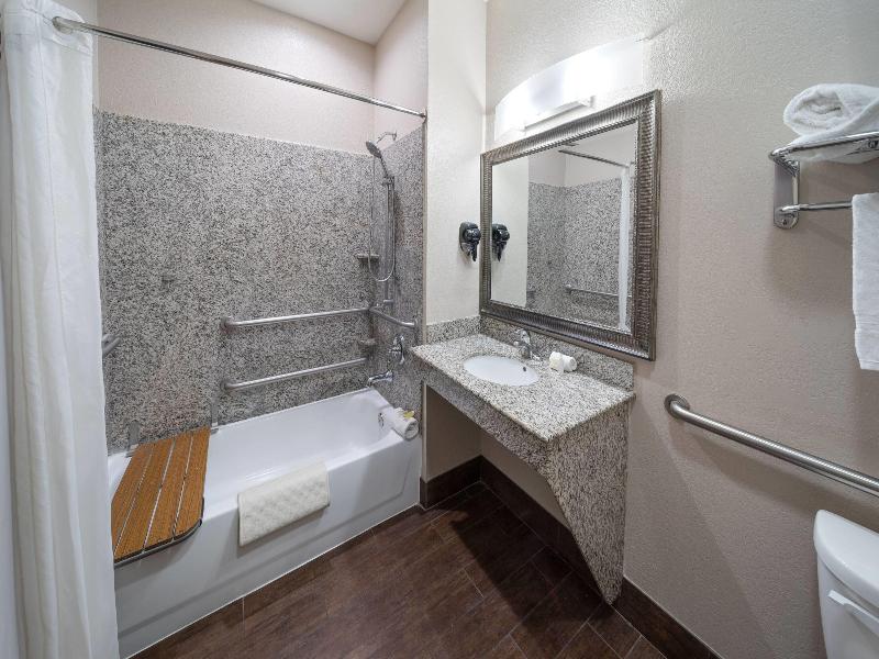 Super 8 By Wyndham San Antonio/Alamodome Area image