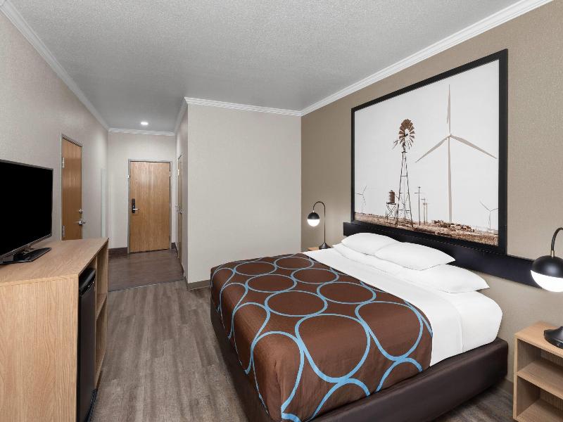 Super 8 By Wyndham San Antonio/Alamodome Area image