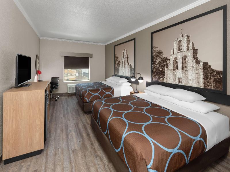 Super 8 By Wyndham San Antonio/Alamodome Area image