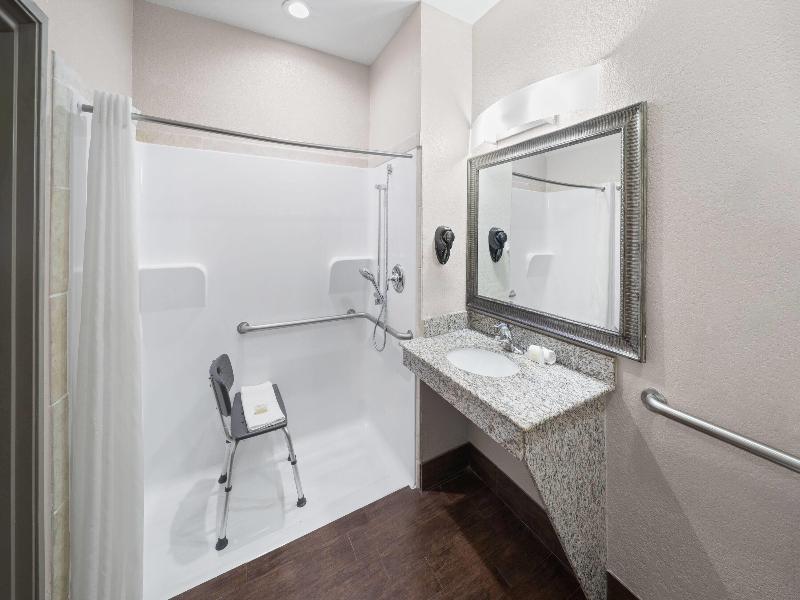Super 8 By Wyndham San Antonio/Alamodome Area image