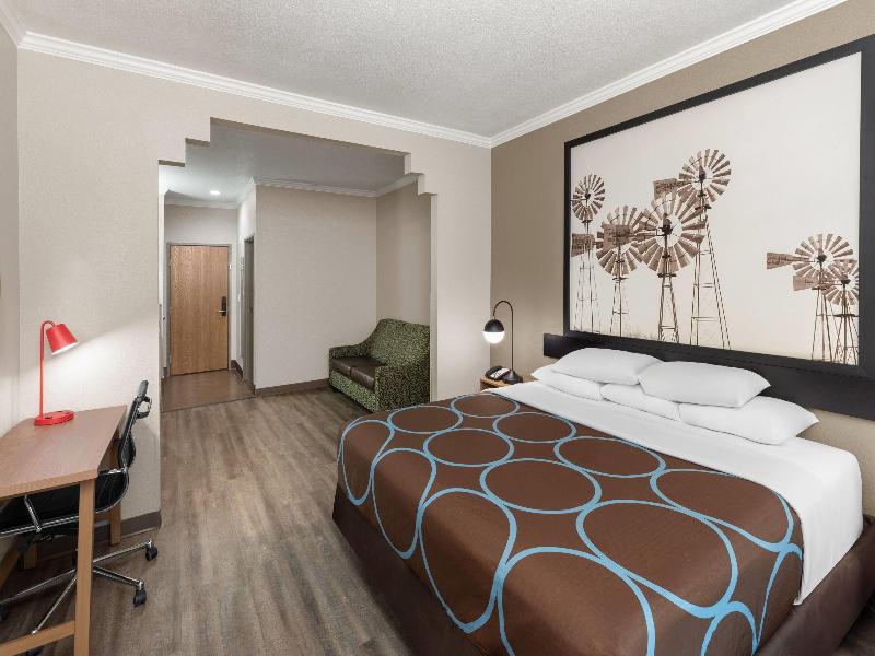 Super 8 By Wyndham San Antonio/Alamodome Area image