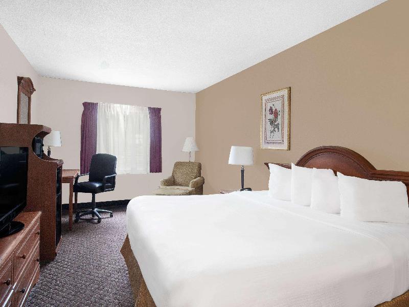 Baymont by Wyndham San Marcos image
