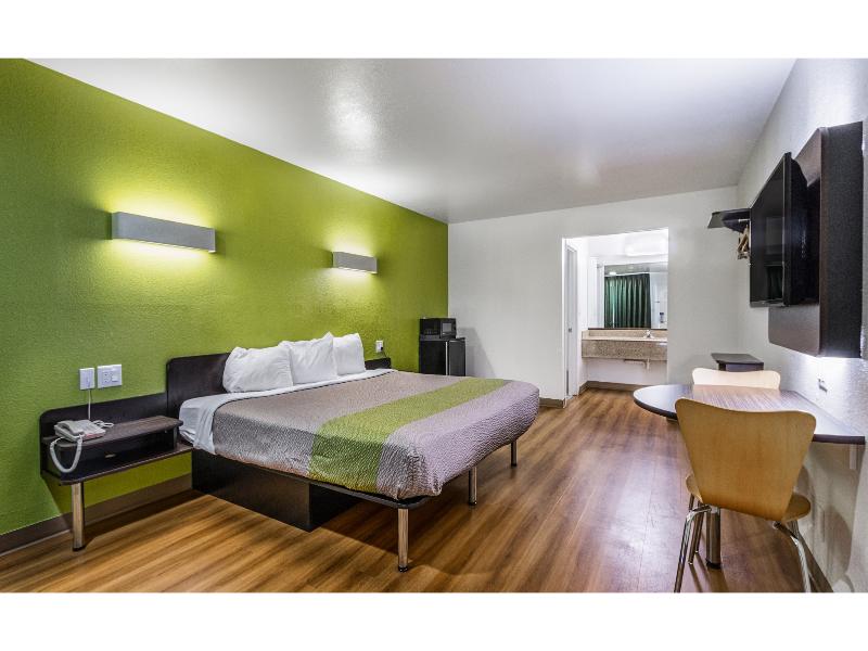 Motel 6 San Marcos, TX - North image