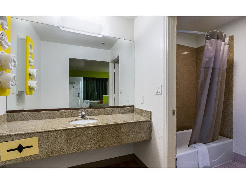 Motel 6 San Marcos, TX - North image
