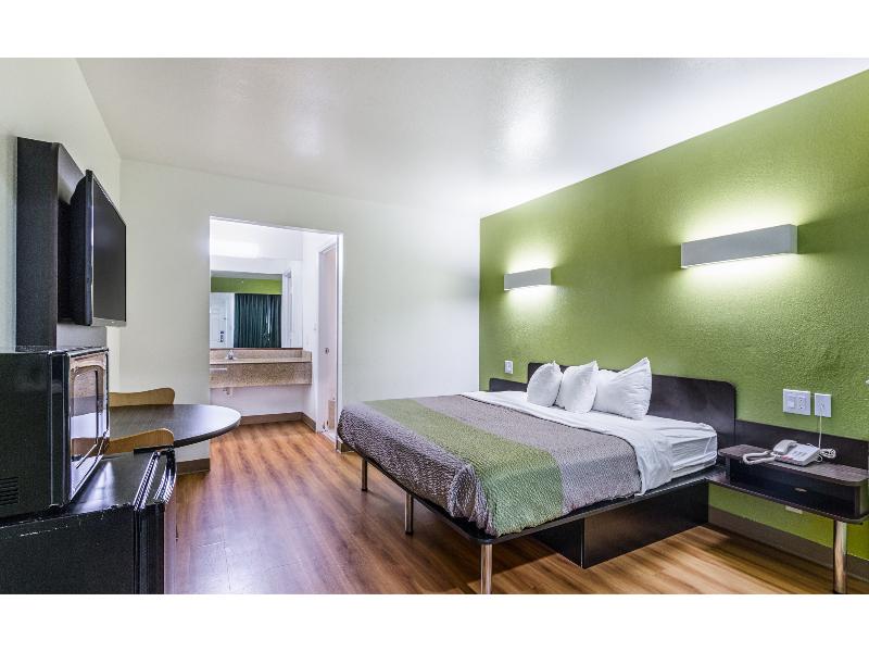 Motel 6 San Marcos, TX - North image