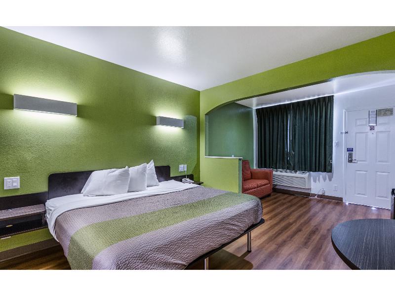 Motel 6 San Marcos, TX - North image