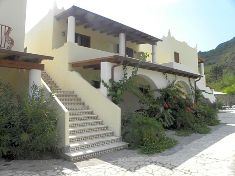 Hotel Borgo Eolie — general view