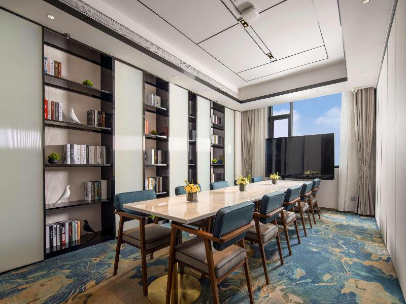 Maple Leaf City Hotel image