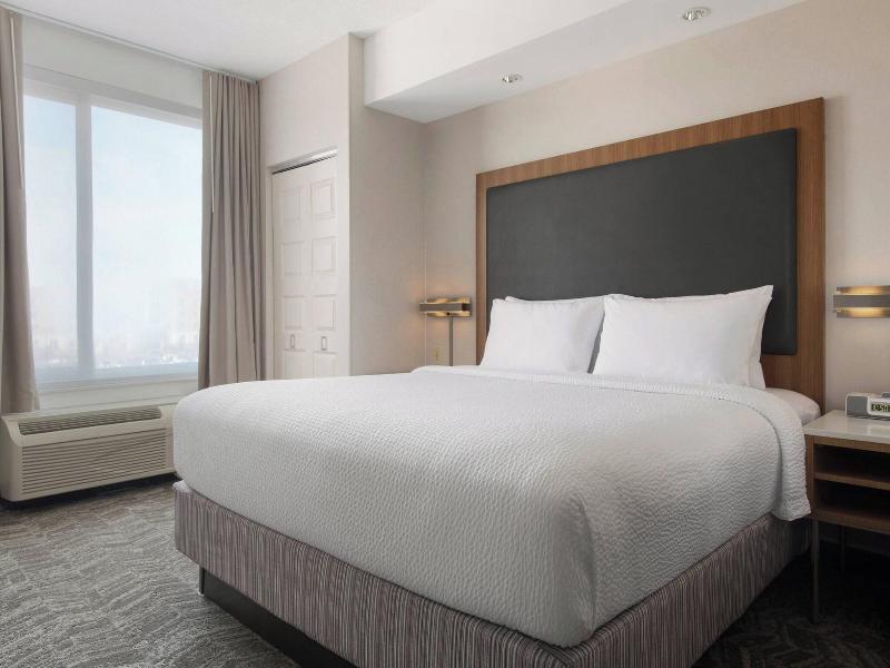 STUDIO KING SIZE BED