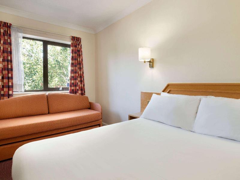 Days Inn By Wyndham Southampton Rownhams image