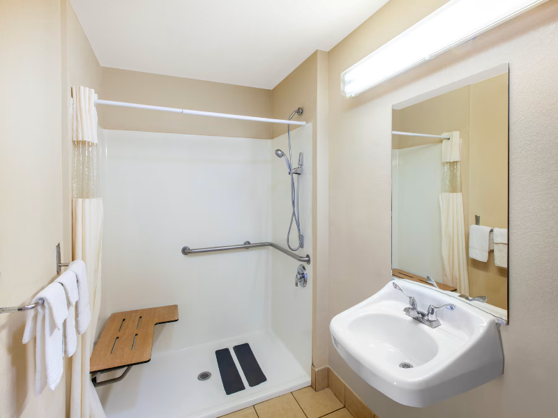 Days Inn & Suites by Wyndham Braunig Lake image