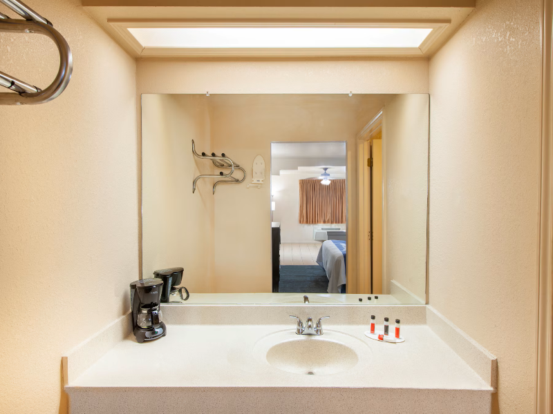 Days Inn & Suites by Wyndham Braunig Lake image