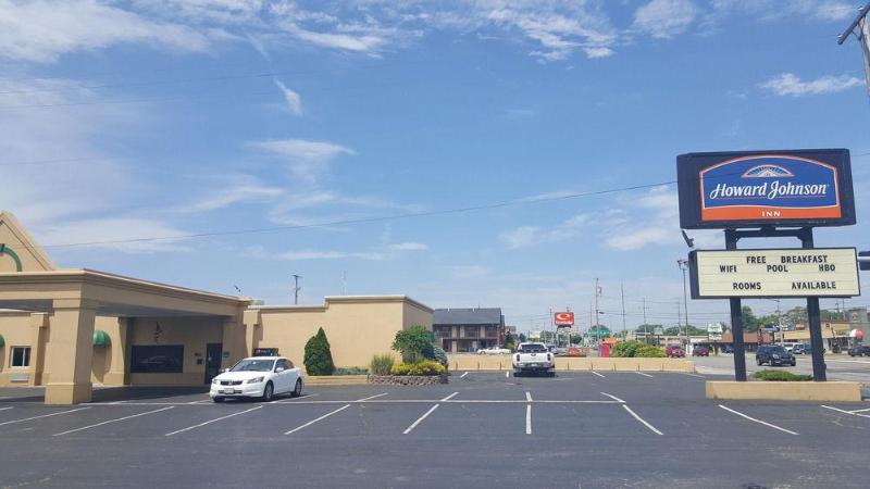 Howard Johnson by Wyndham Sandusky Park N image