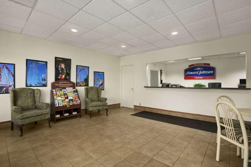 Howard Johnson by Wyndham Sandusky Park N image