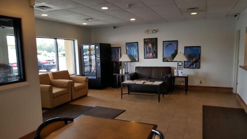 Howard Johnson by Wyndham Sandusky Park N image