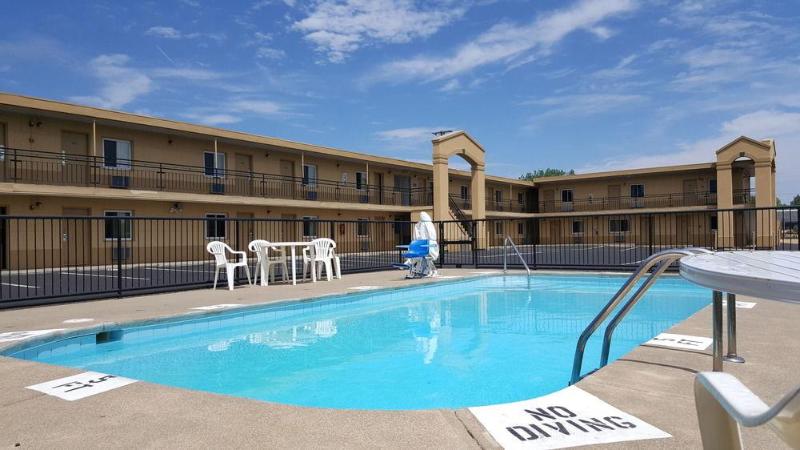Howard Johnson by Wyndham Sandusky Park N image