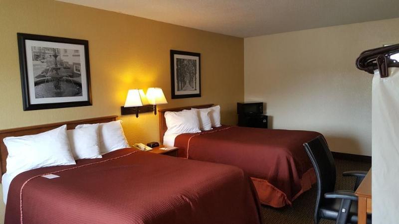 Howard Johnson by Wyndham Sandusky Park N image