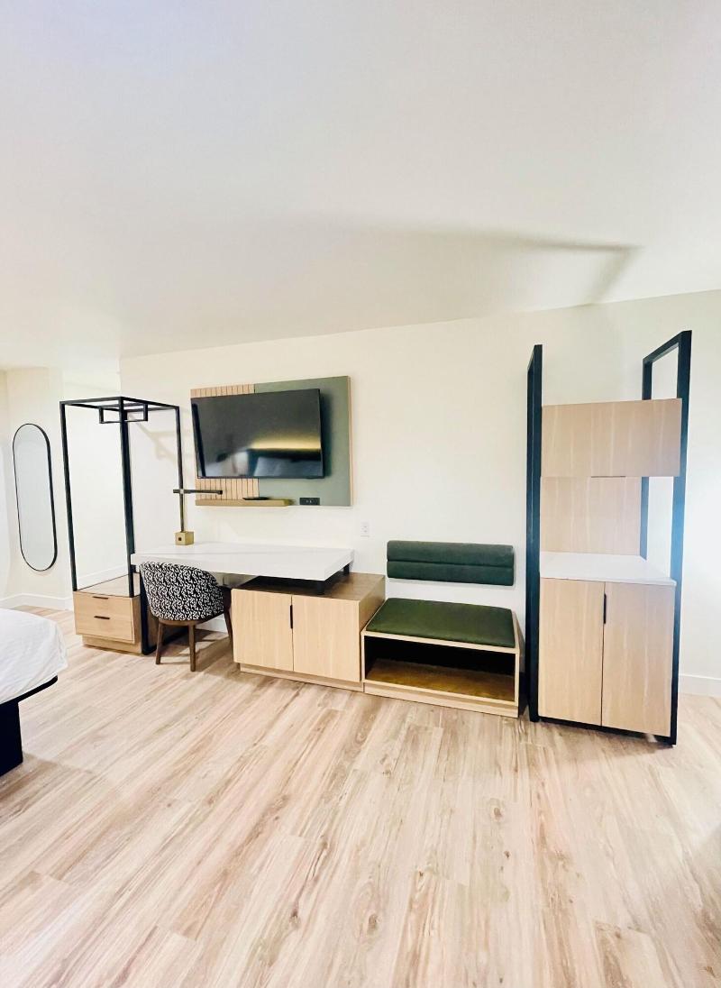 La Casa Inn image