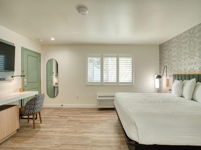 La Casa Inn image