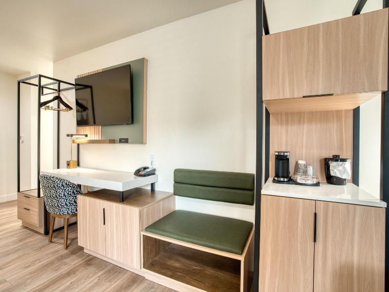 La Casa Inn image
