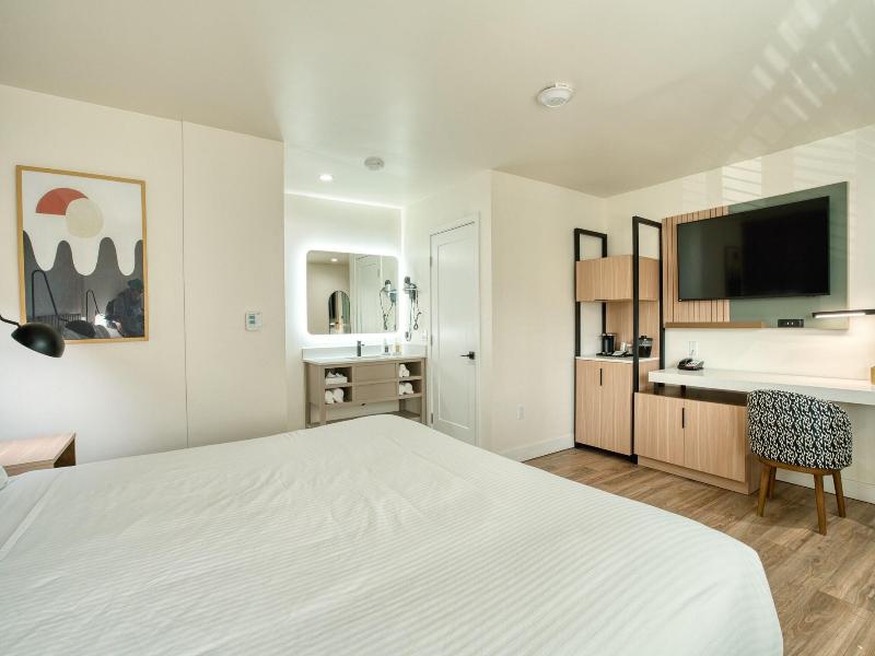 La Casa Inn image