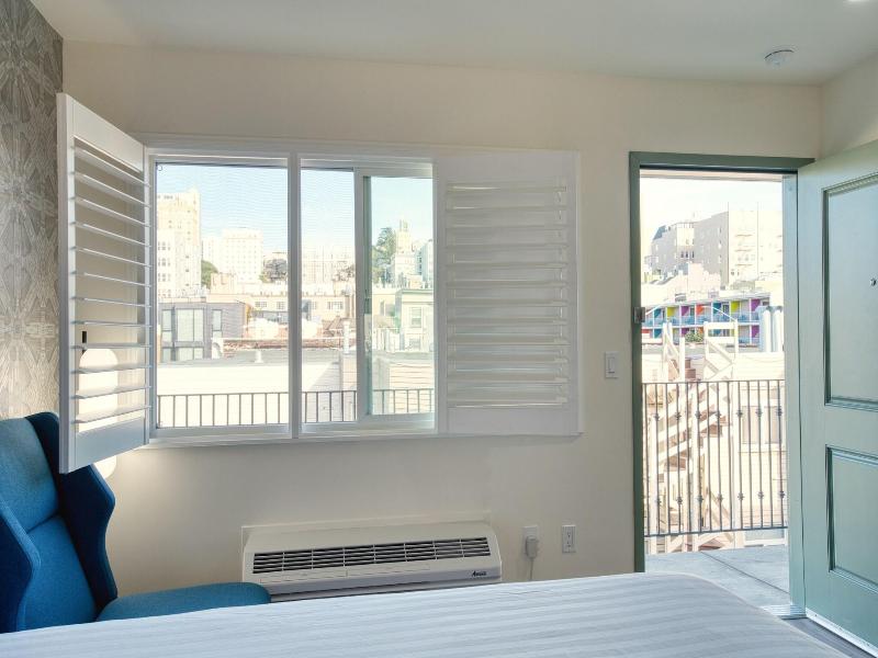 La Casa Inn image